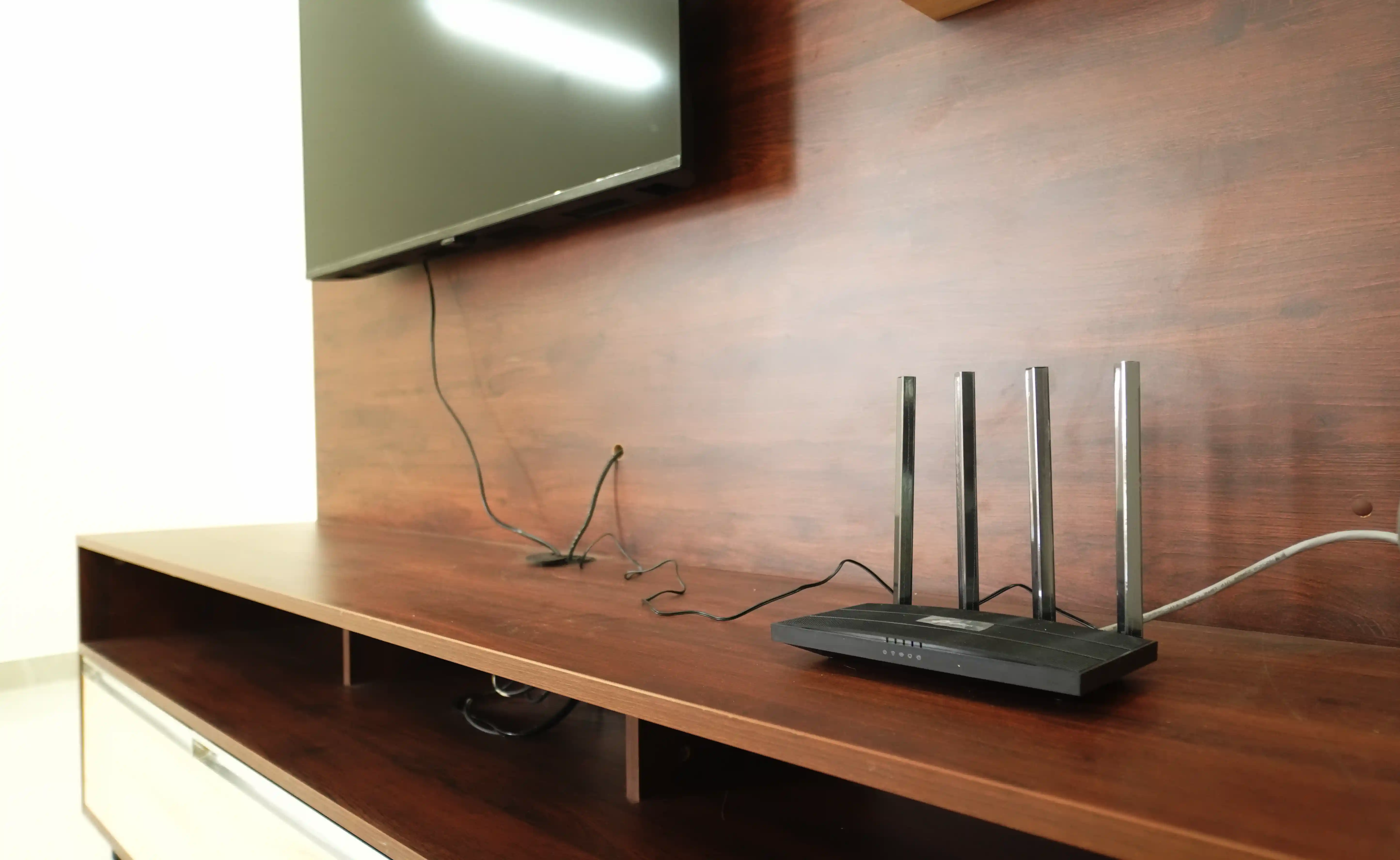 High-Speed WiFi & Workspace